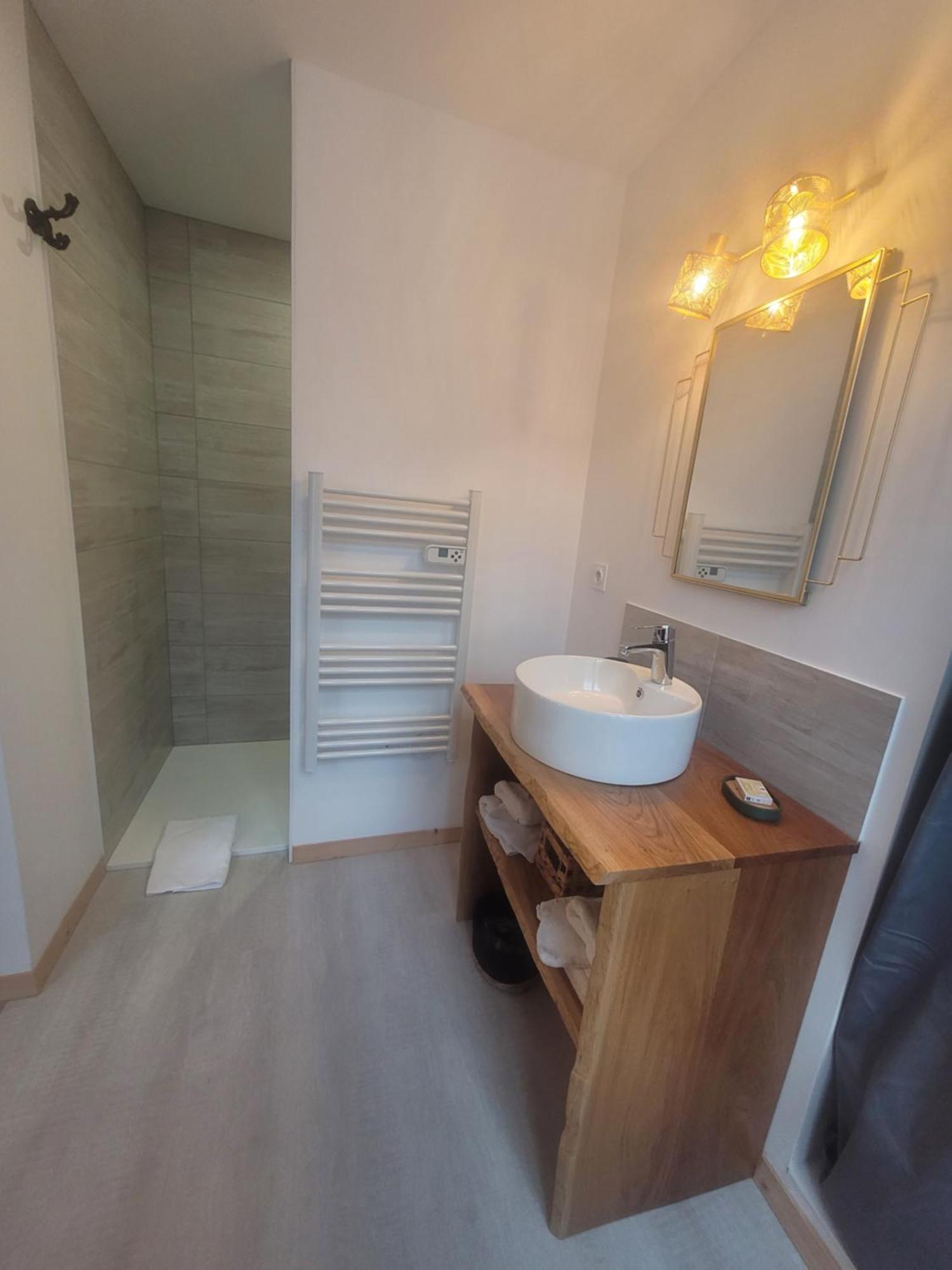Hotel Lekker Slaap Parthenay Esterno foto