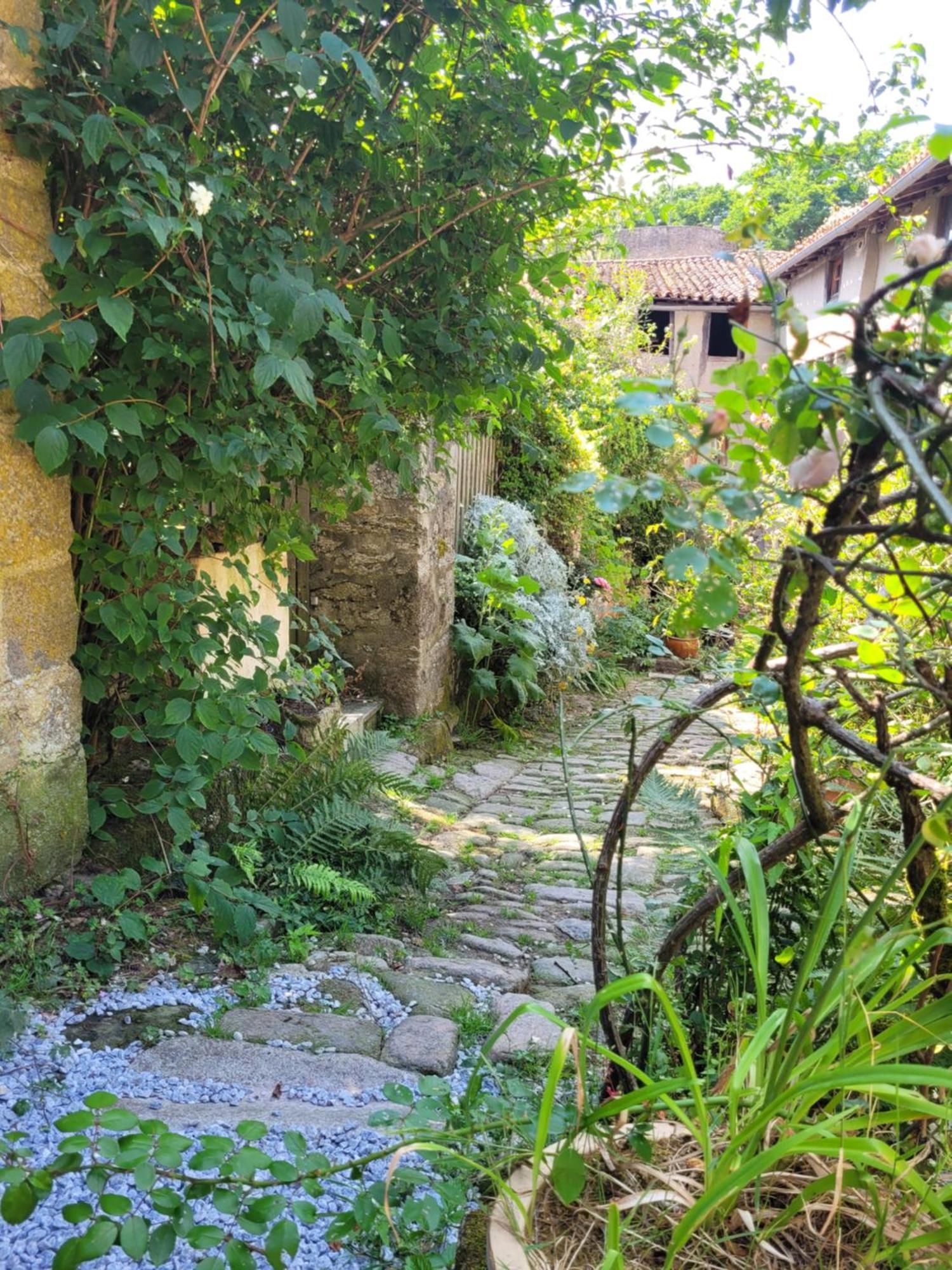 Hotel Lekker Slaap Parthenay Esterno foto