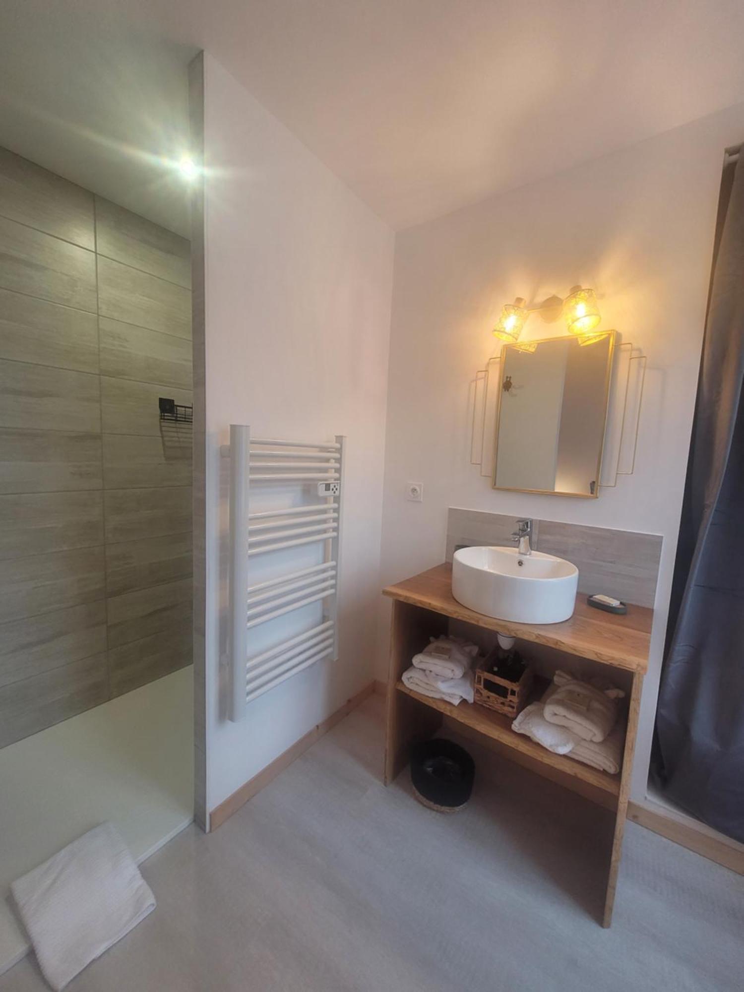 Hotel Lekker Slaap Parthenay Esterno foto